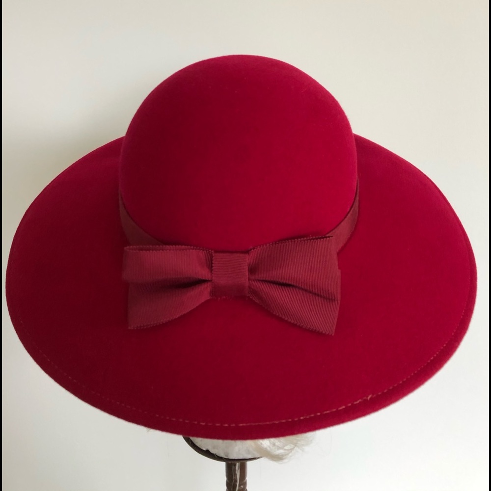 Neiman Marcus Derby hat Raspberry red Parsons hat Felt wide brim bow Structured